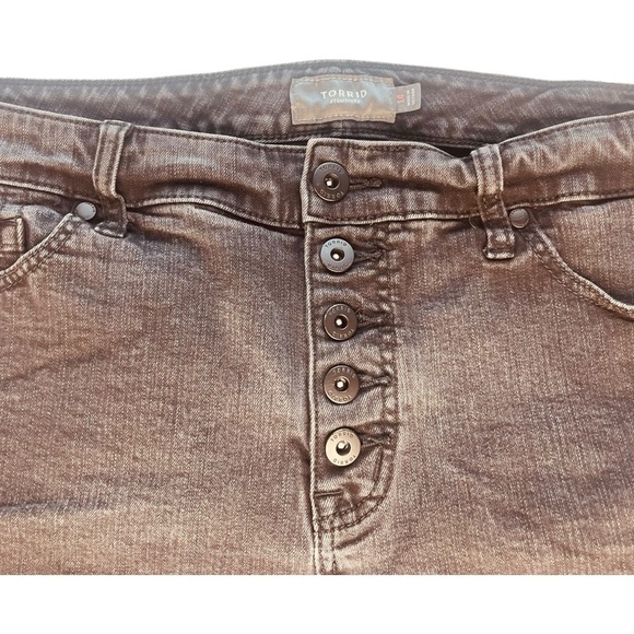 Torrid Women's Black Wash Button Fly Raw Hem Denim Shorts - Picture 2 of 9